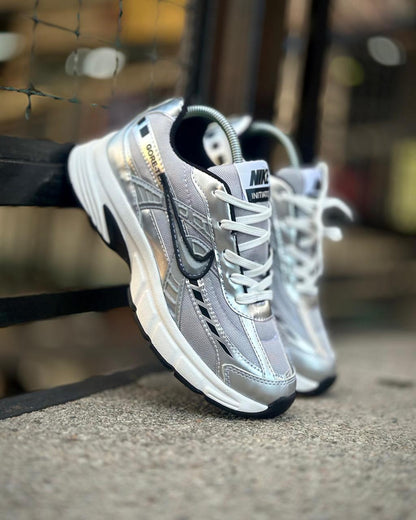 NIKE INITIATOR