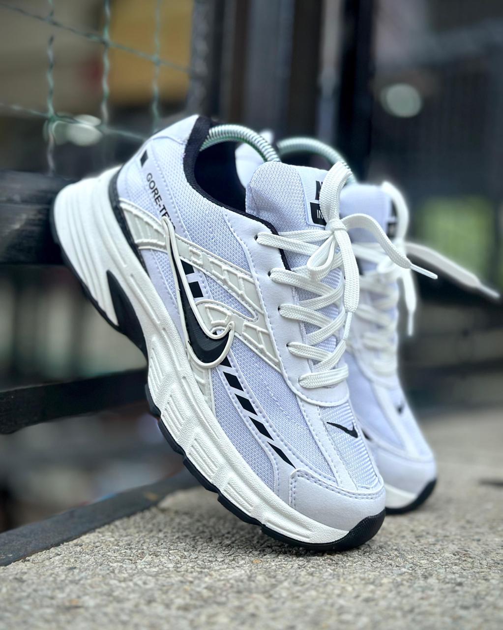 NIKE INITIATOR